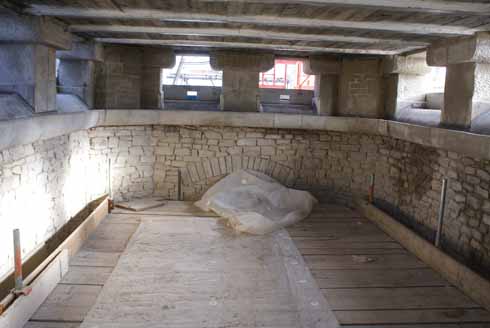 411edDURLSTON12 ...and, on the floor below, the original (in every sense of the word) interior stone guttering and downpipes.