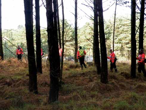 811edSAR1 A team from DorSAR tackle a difficult search in woodland