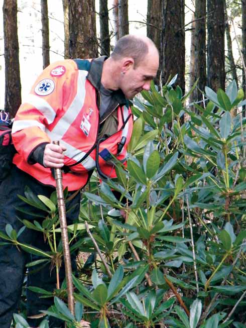 811edSAR2 Phil Robinson, head of DorSAR’s tracking competency group, looks for the smallest sign that someone has passed this way