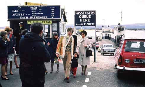 ❱ Julian Lennon holds the hands of his father John and his Great Aunt Mimi as they return to Sandbanks form Studland (phot by Betty Derrick; (c) Jayson Hutchins