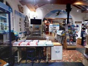❱ As well as the museum section beyond the arch, the surprisingly capacious building also holds the heritage the heritage centre and shop