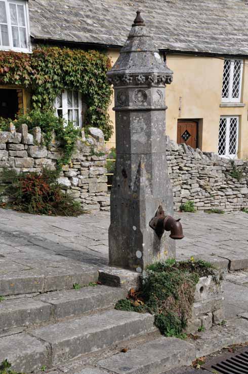 The impressive village pump dates from the early 1800s. Kingston itself is 400 feet above sea level, so the source of the well-water from which it drew must be artesian.