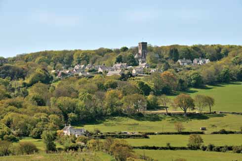 Seen from afar, the 1880 Church of St James, known as the cathedral of Purbeck, clearly dominates the village. It was built by the third Earl of Eldon.