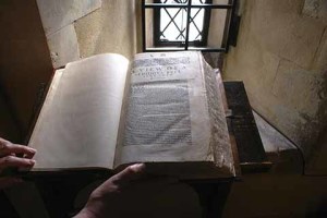 '...there came to my hand, a copy of a bull lately sent into this Realm by the Bishop of Rome'. As this page was headlined 'A view of a seditious Bull...', we can presume this was written after Henry VIII had petitioned unsuccessfully for an annulment of his marriage to Catherine of Aragon